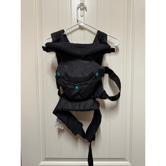 NEW Infantino Flip 4-In-1 Convertible Carrier, Adjustable, Ergonomic  Black - Picture 3 of 4